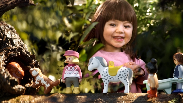 Playmobil hat mit Jahresbeginn 2024 die Produktion aller Artikel im Kleinkindportfolio von klassischen, fossilbasierten auf pflanzenbasierte Materialien umgestellt - Quelle: Playmobil/Christian Berg